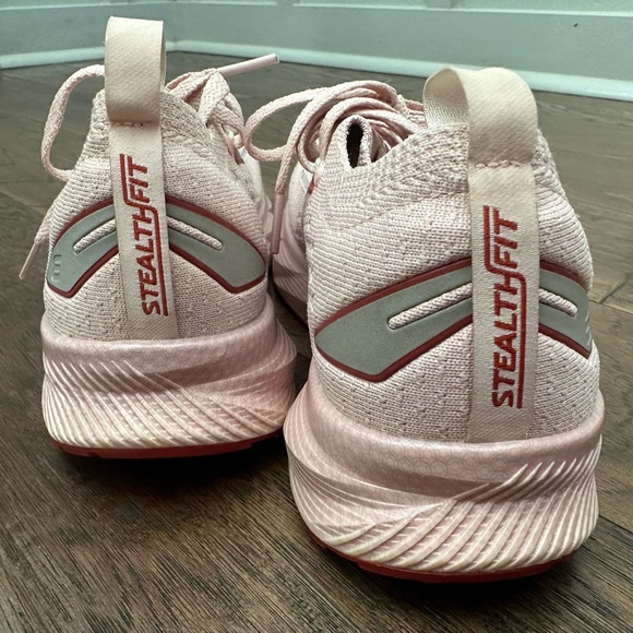 Women’s Brooks Levitate Stealthfit six size 7 pink and red - Picture 6 of 13